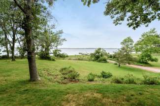 Sunny Bayfront on Shelter Island