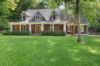 Distinctive Shelter Island with Pool and Association Dock