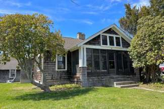 Shelter Island Adorable Bungalow near Marina