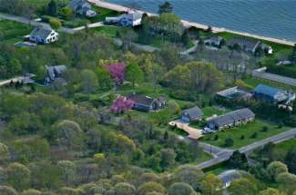 Shelter Island Beach Cottage with Southwest Breezes