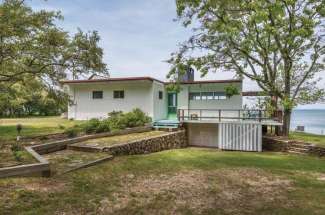 Shelter Island Blufftop with Sandy Beach