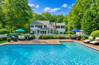 Spacious Shelter Island Traditional with Pool