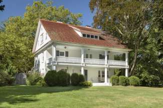 Newly renovated 1911 Plantation Style Home