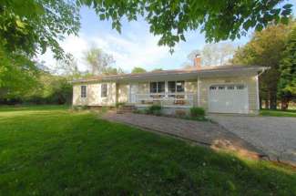 Shelter Island Quiet Ranch with Pool