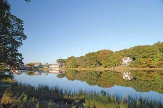 Modernist Waterfront with Pool near Shelter Island Heights