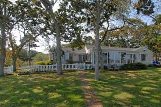 Shelter Island Cottage with Beach, Dock & Mooring