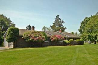 Shelter Island Within Close Proximity to Sandy Beach