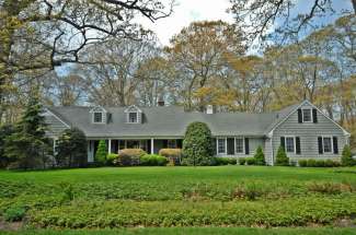 Spacious Shelter Island Cape with Association Beach