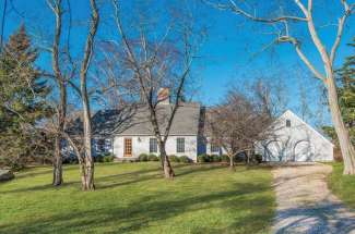 Handsome, Turnkey Shelter Island Cape on Shy Acre