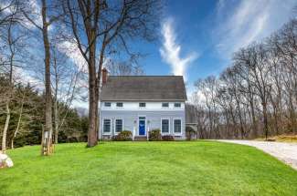 Shelter Island Tranquil Traditional with Pool near Beach