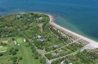 Immaculate Gardiner’s Bay Front Home