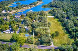 Shelter Island Close to Boating Acreage