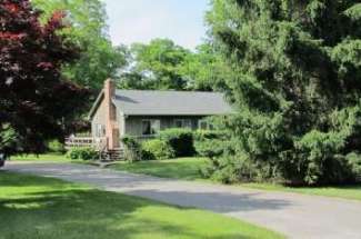 Lovely Shelter Island Ranch