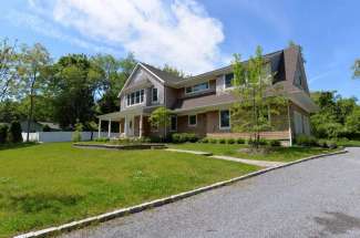 Shelter Island Pristine Traditional with Pool