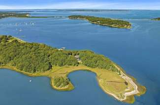 Shelter Island Poetic Peninsula with Pool