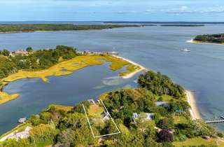 Shelter Island Shorewood Beach House with Dock