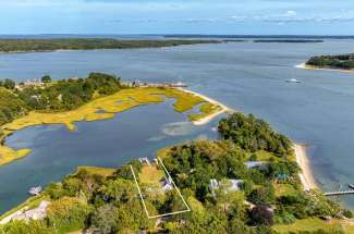 Shelter Island Shorewood Beach House with Dock