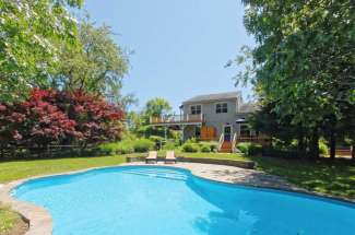 Shelter Island Estate Section With Pool Close To Beach