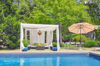 Shelter Island Beach House with Pool