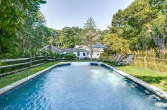 Shelter Island Sweet Cottage with Pool