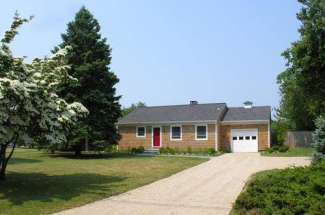 Shingled Cottage Near Beach with Pool