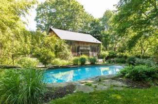 Chic Shelter Island Barn with Pool and Day Dock