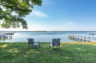 Shelter Island Charming Harbor Front Cottage