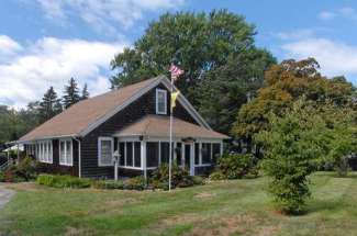 Charming Turnkey Shelter Island Bungalow