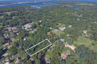 Shelter Island Close Proximity to Beach and Heights