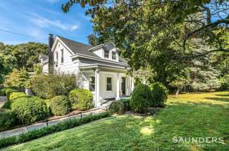 Gracious Shelter Island with Pool