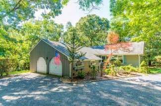 Shelter Island Hilo Shores Cottage Close Proximity to Beach