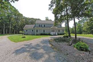 Shelter Island Farmhouse with Pool