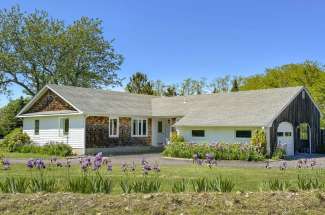 Shelter Island Close Proximity to Sandy Beach