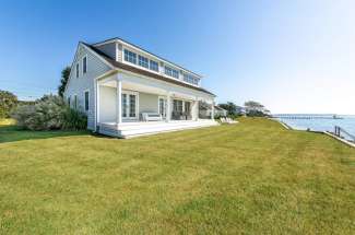 Glorious Shelter Island Waterfront Cottage