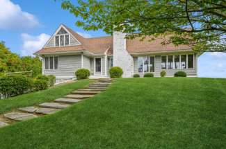 Stunning Shelter Island Little Ram Waterfront with Pool