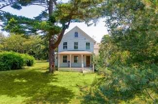 Shelter Island Restored 1900 Farmhouse with Barn